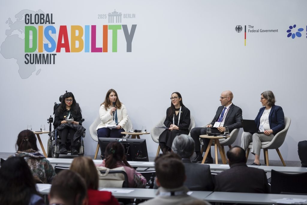 Pool | Global Disability Summit | © Dirk Michael Deckbar |