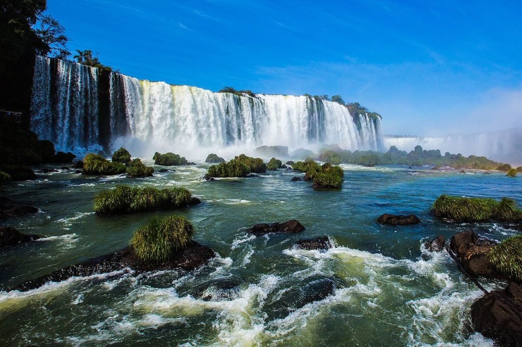Arco_íris_nas_cataratas_do_iguaçu