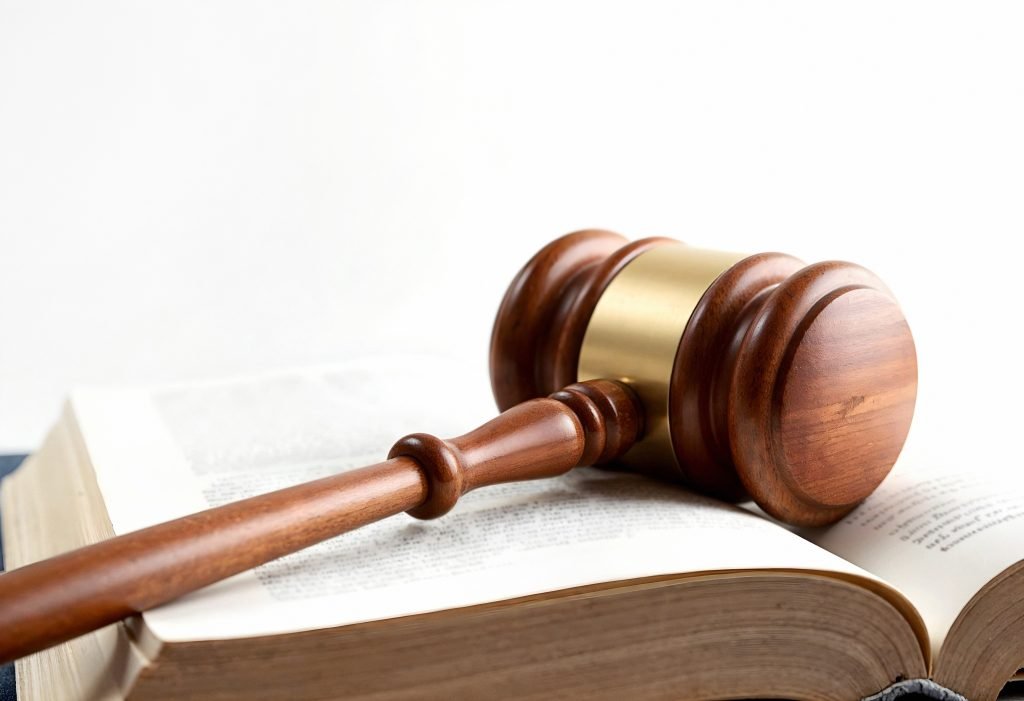 Dano moral martelo. Foto: Freepik