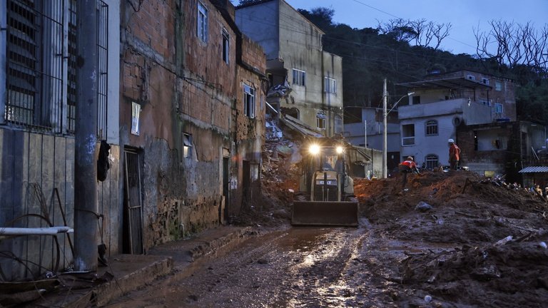 4b402653-783b-410f-acdc-83fd0f0a50b7