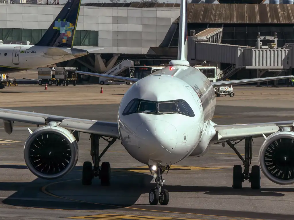 avião aeroporto – Rafa Neddermeyer-Agência Brasil